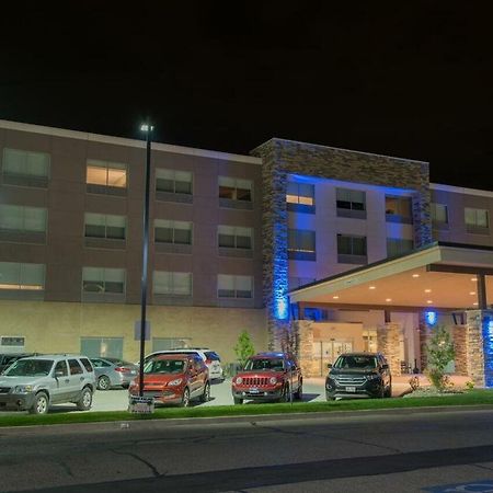 Holiday Inn Express & Suites - Warsaw - E Center By Ihg Buitenkant foto