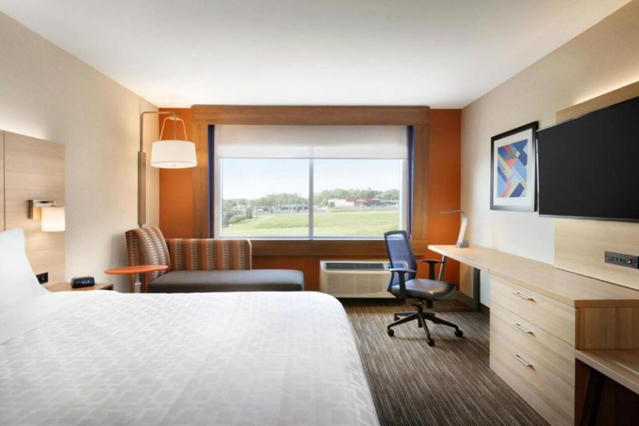 Holiday Inn Express & Suites - Warsaw - E Center By Ihg Buitenkant foto