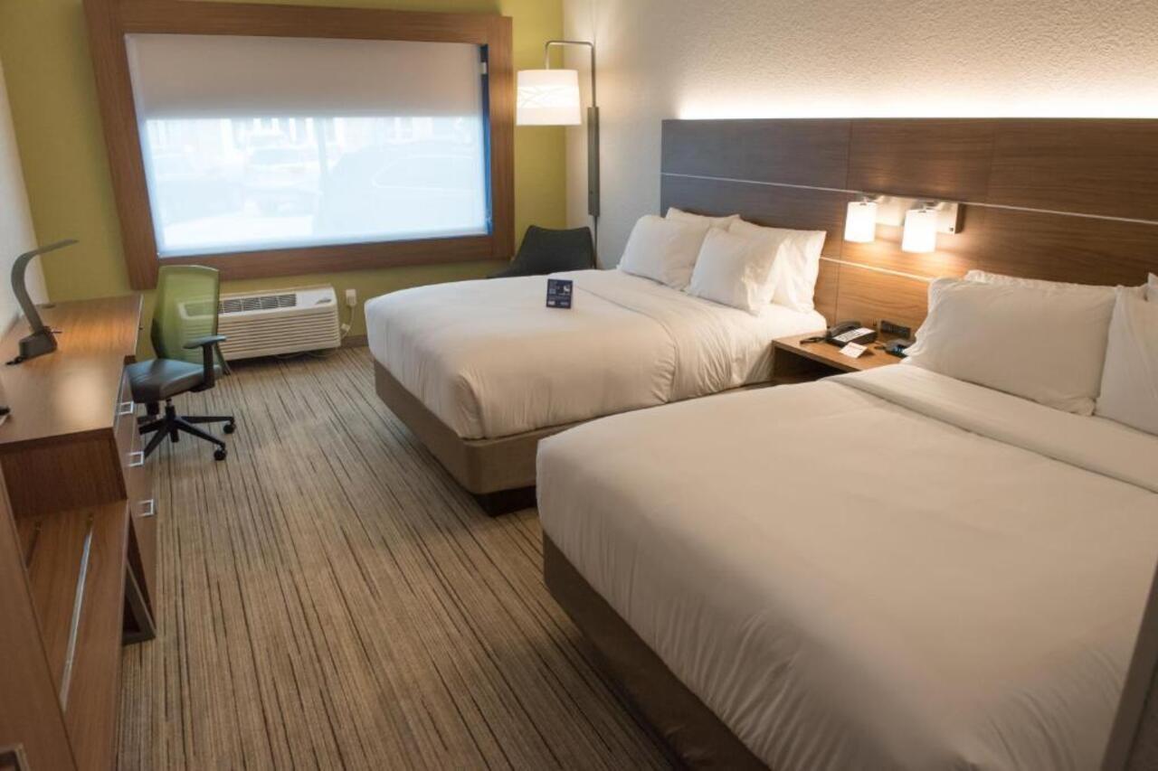 Holiday Inn Express & Suites - Warsaw - E Center By Ihg Buitenkant foto