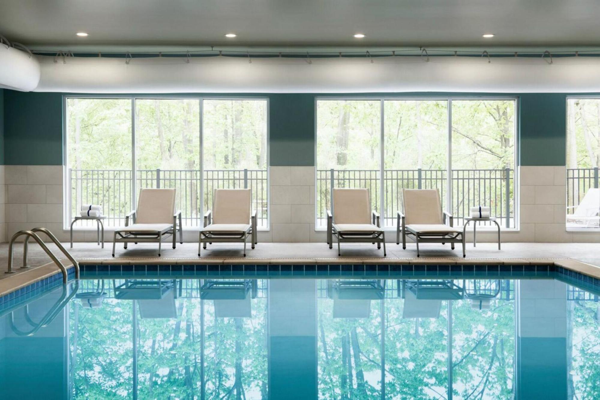 Holiday Inn Express & Suites - Warsaw - E Center By Ihg Buitenkant foto